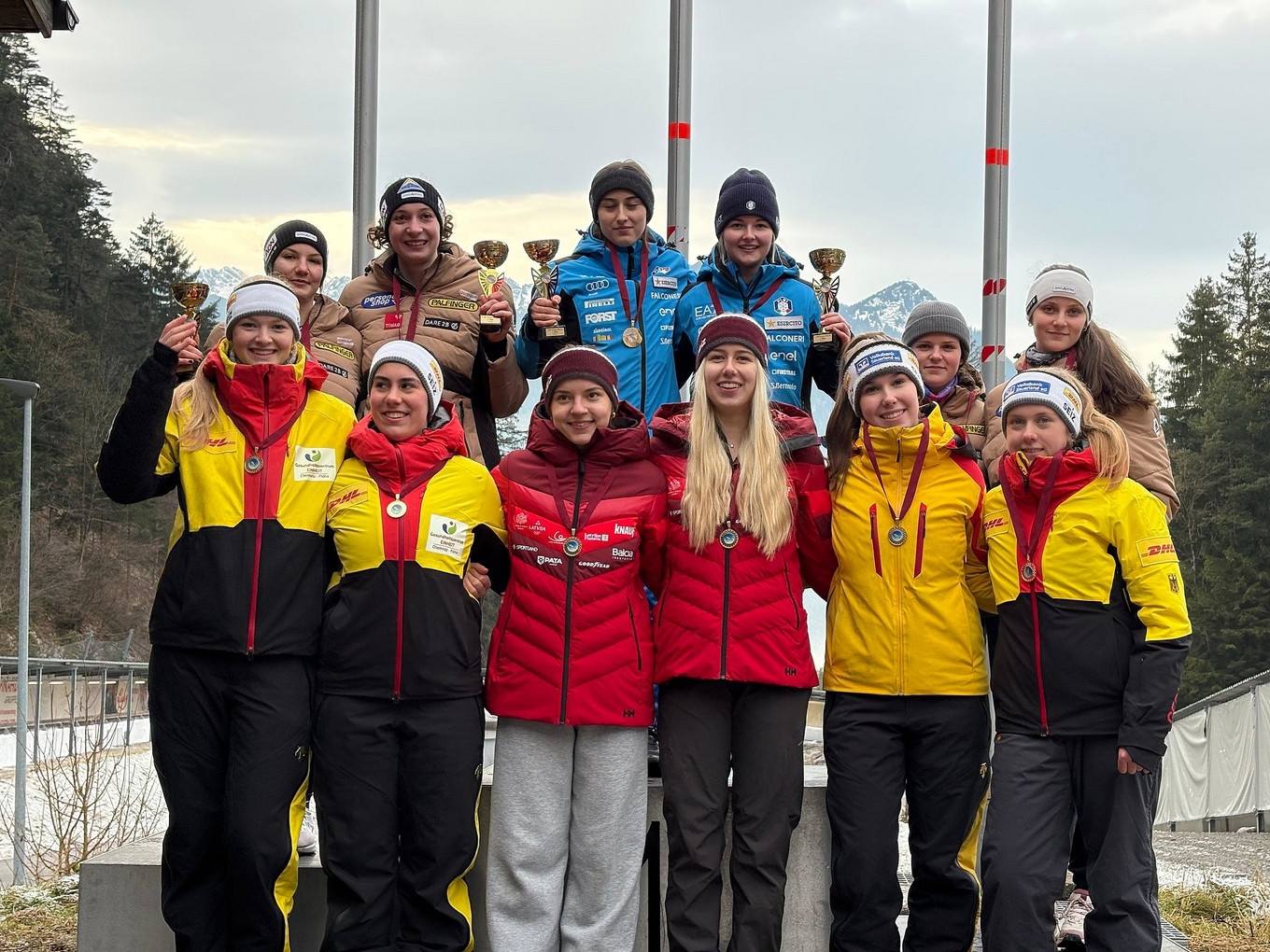 Im Doppelsitzer gelang ein doppelter Podestplatz mit Lina Riedl und Anna Lerch auf Platz 2 und dem Geschwisterpaar Lena und Lara Zimmermann auf Platz 3. Im Doppelsitzer gelang ein doppelter Podestplatz mit Lina Riedl und Anna Lerch auf Platz 2 und dem Geschwisterpaar Lena und Lara Zimmermann auf Platz 3.